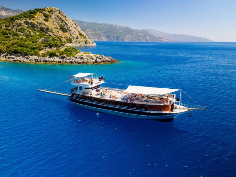 Deep Blue Travel görseli