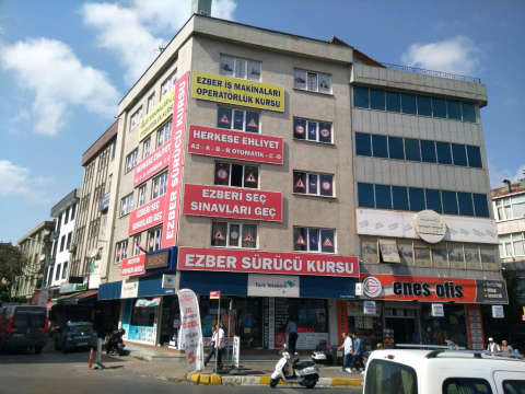 Ezber Sürücü Kursu görseli
