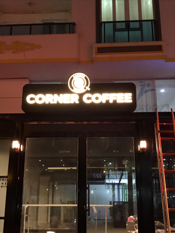 Corner Coffee (Batman) görseli