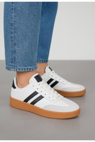 @model.sneakers görseli