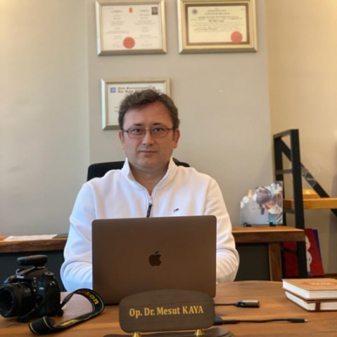 Dr. Mesut Kaya Rinoplasti görseli