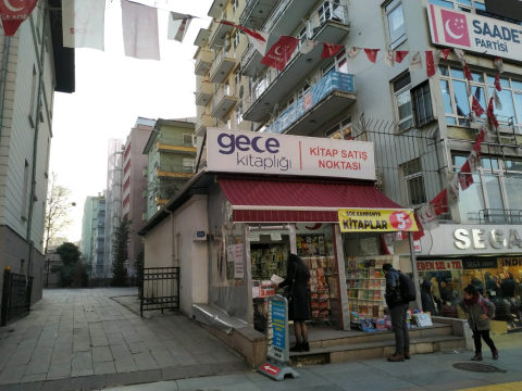 Gece Kitaplığı görseli