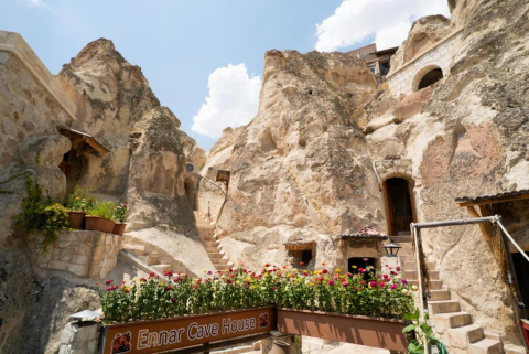 Ennar Cave House görseli