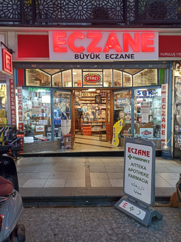 Büyük Eczane (Kadıköy) görseli