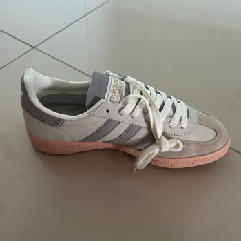 Fallacy Sneakers görseli
