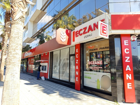 Çiçek Eczanesi (İzmir) görseli