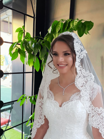 Filiz Akın Hair & Beauty görseli