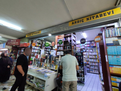 Ardıç Kitabevi görseli