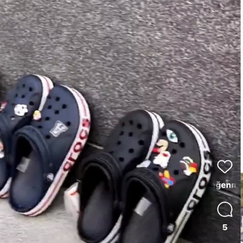 Crocsfashione (Instagram) görseli