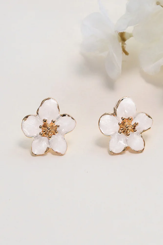 AURRARİ Altın Kaplama Beyaz Sakura Çiçeği Küpe